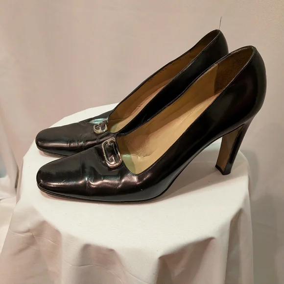 Gucci Classic Black Leather Women's Heels with Metal Accent - Picture 7 of 10